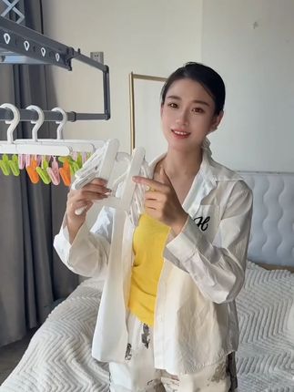 #母婴好物种草 给孩子晾晒内衣袜子,折叠起来才巴掌大小,好收纳又好用的折叠晾衣架,有娃的妈妈们可以多准备几个#晾衣架推荐 #折叠衣架小巧