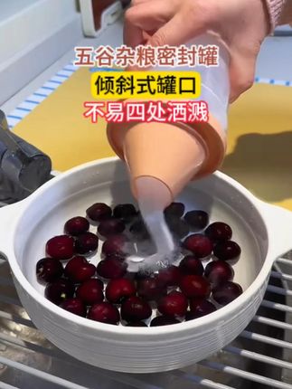 只有经常做饭的才知道它的实用性!五谷杂粮、淀粉、生粉、小苏打用它分装,既能防潮发霉倒取也方便!还可以用来分装洗衣服!#无限回购的宝藏单品 #厨房必备神器 #杂粮收纳罐 #密封收纳罐 #淀粉收纳罐