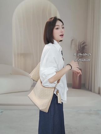 这个流浪包包太绝啦!它不仅外观时尚感爆棚,实用性也是一级棒 #美包分享#包包种草#包包#女包