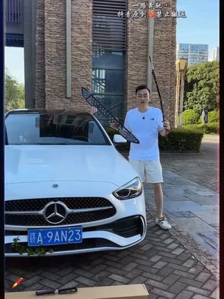 奔驰专用的防虫网它终于来了 用过防虫网的车友都知道,防虫网真的不是智商税,能有效阻隔飞虫柳絮堵塞冷凝器,也能防止高速行驶中石子打到冷凝器,解决进气格栅缝隙大的问题奔驰C级 GLC奔驰E都有哦 #奔驰 #奔驰c260l #防虫网 #汽车用品