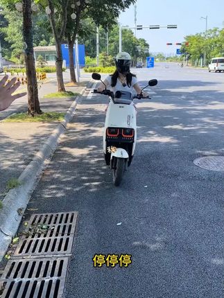 新国标3c认证电动车电瓶车头盔男女夏款通用夏季轻便防晒安全帽#电动车头盔 #新国标头盔 #夏季头盔 #男女通用 #防晒安全帽