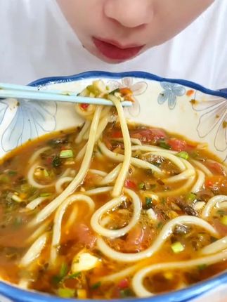 我们江西米粉做法多样又好吃,可以做拌粉、做炒粉、做汤粉…无论怎么做都好吃!#江西米粉 #这一碗好过瘾 #嗦粉