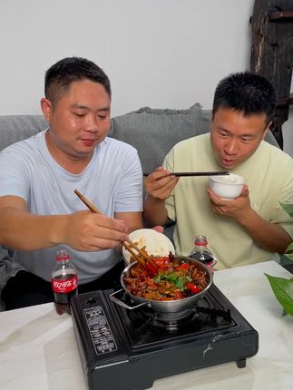吃了这么多肥肠,这个肥肠软糯鲜香确实好吃!值得!#肥肠 #重庆美食 #乡村美食 #挑挑肥肠