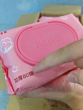 不含酒精,孕婴也能放心用,可以擦脸擦手用完还能擦桌子的#宝宝湿巾 颜值太可爱了~#婴儿手口湿巾 #种草好物 #湿巾 #清洁好物