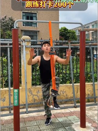 如果你一个引体做不了,那就试试辅助带 #引体向上 #背部训练 #好身材练起来
