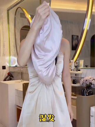 与其每天喷香水,不如试试这个水感护发精油,乌木玫瑰香好好闻,快来试试 #水感护发精油 #茶奈奈植萃香氛护发精华 #护发精油 #香氛护发精油 #持久留香护发精油