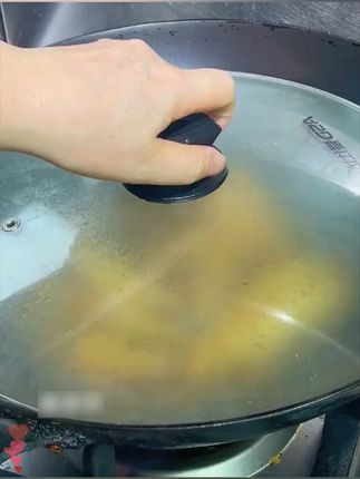 福建特产美食,香煎巴浪鱼干,咸香有嚼劲,越嚼越香,越嚼越好吃,拿来配饭配粥都要多吃好几碗,没有杂刺小刺,家里老人小孩都可以放心吃,还是小时候的味道#巴浪鱼干 #鱼干 #海鲜干货 #好吃到停不下来