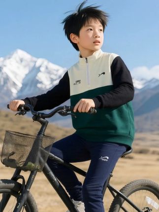 接下来又到了穿卫衣卫裤的季节了 #阳光小男孩 #户外骑行 #儿童运动套装 #秋冬新款 #儿童卫衣