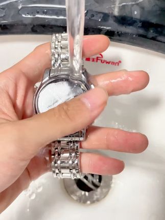 遇到喜欢的人就送他一块表,让思念和情愫都流转在时间里 #新年礼物 #开箱 #送男友的礼物 #男士手表 #抖音商城浪漫情人节#高端腕表#情人节高段位送礼指南#专柜品质#高段位送礼指南