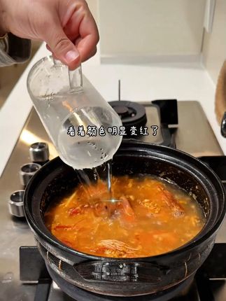 早上来一碗暖心又暖胃的咸鸭蛋虾仁粥,简直不要太幸福啦!#海鲜粥 #营养粥 #咸蛋虾仁粥 #我的厨房日记 C