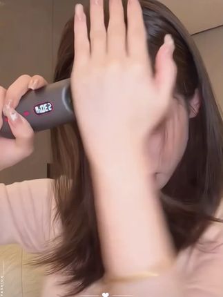 无线懒人直发梳负离子护发不伤发卷直两用不插电便携充电式造型梳#无线直发梳 #负离子梳子 #卷直两用 #便携梳子 #造型梳