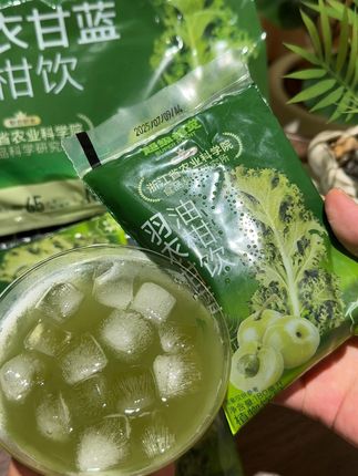 里面添加了6种天然果蔬,满满的膳食纤维 #羽衣甘蓝油柑饮 #夏日饮品 #果蔬汁 #喝出小蛮腰