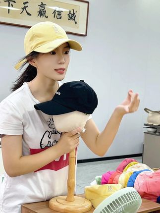 吸取去年的经验,孩子今年的鸭舌帽,我早早就准备上了!伊米伦的这顶版型休闲百搭、面料透气柔软还能防晒防紫外线,宝宝戴上好看又舒适!#帽子控看过来 #帽子一戴谁都不爱 #萌娃穿搭 #出游穿搭 #母婴好物