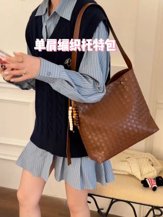 早秋新款 高级感编织腋下包 百搭通勤包 #编织包 #早秋新款 #包包推荐 #单肩包 #百搭包包