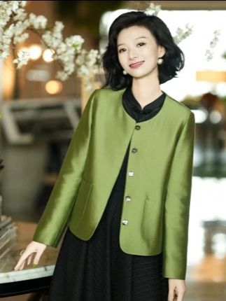 丝毛圆领简约贵气竹青色外套 #穿出高级感 #外套 #品质穿搭 #无限回购的宝藏单品 #早秋冷冽又随性的气质穿搭