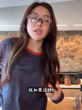 ROMI STUDIO“打破常规”灰红撞色舒适棉质长袖上衣 打破常规的灰红撞色,是视觉焦点所在。软糯棉质长袖,舒适与个性兼备,轻松解锁穿搭新灵感。 #面料舒适透气 #轻奢女装 #秋季穿搭 #ootd #romi上新