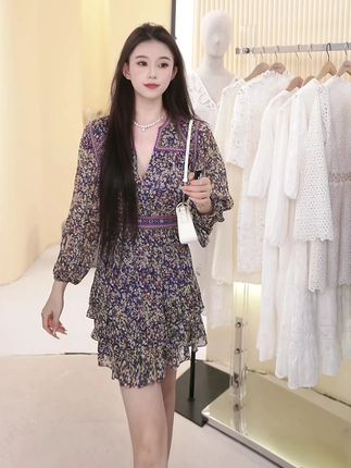 【杨采钰同款】ba&sh2025春夏法式优雅印花度假连衣裙1E25LOLY 。 恋夏古早味穿搭又杀回来了#夏日穿搭主打松弛感#超清爽的夏天ootd#一键解锁夏日本命穿搭#女生夏日约会穿搭合集#夏天该有的样子