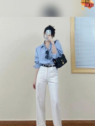 后来才明白,如果你讨厌烟味,你就找一个不吸烟的人。而不是去改造一个老烟枪。你喜欢陪伴,你就找一个粘人的男人,而不是强迫一个贪玩的男人来陪你。你喜欢过物质充裕的生活,你就找一个经济好的男性,而不是强迫一个贫穷的男人不上进,你渴望安全感,你就找一个稳重的男人,而不是去期待。一个花心的男人能专一,这就好像是烂泥烂的好好的,你非要把它扶上墙,朽木朽的好好的,你非要把它雕成才。结果是你烦了,他也累了。成年人的世界,只筛选,不管教育。只有选择,没有改变…… #牛仔裤 #春秋穿搭 #白色控 #牛仔裤穿搭