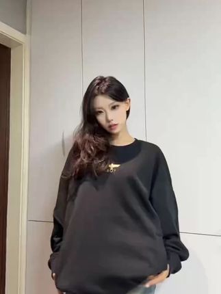 秋天的第一件卫衣~ #ootd穿搭 #卡点舞 #扭一扭 #舞蹈 #甜妹