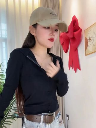 2025春秋连帽短款设计感上衣女拉链甜辣显瘦长袖T恤开衫潮 #连帽衫 #甜辣风穿搭 #设计感 #开衫穿搭