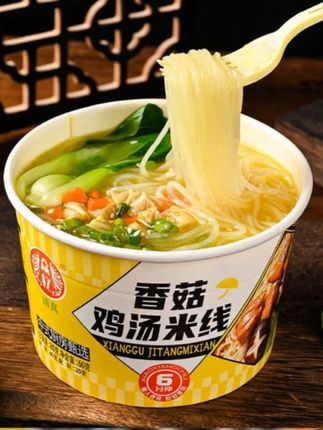 众忆香菇鸡汤米线 真材实料,汤鲜味美,鸡汤浓郁,米线筋道。#好吃不贵经济实惠 #附近美食 #必吃榜 #生活就是一碗面 #惬意时光美食推荐