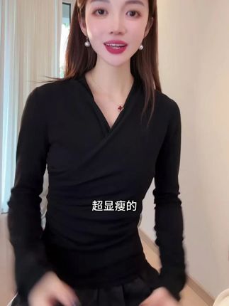 2025秋冬长袖修身型V领拼接轻熟风常规T恤黑色设计感女上衣#2025秋冬新款 #长袖 #修身显瘦 #V领 #轻熟风