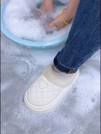 天冷了,姐妹们,你们要的可爱小熊防水防滑#棉拖鞋 来了,做饭能穿、洗衣服能穿、外出能穿,轻便舒适#软底软面穿上超舒服 #保暖又好看 #超便宜超划算