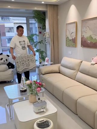 LANSWE浪莎异形夏槿凉感冰丝异形沙发垫新款沙发垫夏季凉垫 唯有心情愉悦,容颜焕发,笑口常开,疲惫时便安心入眠,如此,方能真正感受到幸福的倍增。#夏季新款沙发垫#面料舒适透气 #凉感冰丝沙发垫#爆款热卖中 #凉感冰丝沙发垫