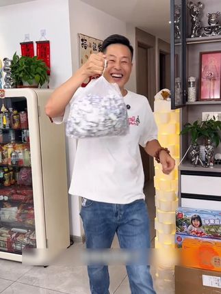 还是小时候的味道#花生牛轧糖 浓浓的奶香和花生香,一口下去满满的回忆#好吃又便宜 #零食推荐 #花生糖