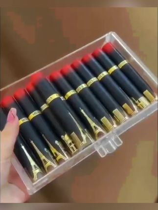 今天给大家推荐一款不沾杯唇釉,它是那种丝绒哑光的质地,涂上之后一点都不油腻,而且还特别显气质,成膜后更是不沾杯、不掉色,喜欢的姐妹们赶紧入手吧!#丝绒显白口红  #唇釉  #不沾杯不掉色唇釉 #唇釉推荐 #雾面唇釉