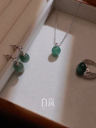 花砖东陵玉项链|东陵玉圆珠清透温润,925银镶花砖纹样,古典大气。清润绿色沁凉解暑,夏季佩戴自带降温感,气质独特#白岚 #白岚在地美学#珠宝首饰 #项链 #白岚官方旗舰店 ED4645 XL5601 QL4232-TC202507