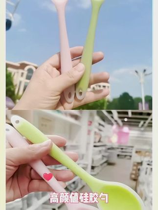 #在抖音入手的好东西 虫虫同款勺子网红同款吃饭勺大人学生勺子调羹硅胶小汤勺小密匙 #勺子 #饭勺 #餐具 虫虫同款勺子网红同款吃饭勺大人学生勺子调羹硅胶小汤勺小密匙更