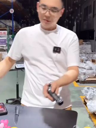 微笑鲨小鲨手电筒强光充电户外超亮远射激光小型直筒家用便携照明#生活日用小神器 #大品牌有保障 #美观实用 #生活好物分享