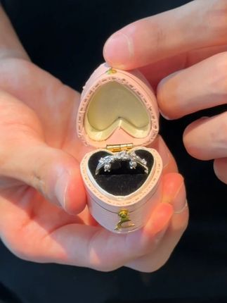 八月上新 | 幸运铃兰花戒指 幸运的旋律轻响 #戒指 #饰品搭配 #时尚饰品 #戒指推荐 #卡蒂罗