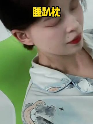 经常在床上玩手机的,可以试试这个,让你全身放松下来,玩再久也不累#护颈椎枕头 #枕头 #对颈椎好的枕头 #靠枕抱枕 #枕头推荐