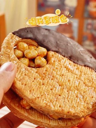永远不会为了满满当当的唱片用料失望!!#追剧小零食 #解馋 #抖音零食 #唱片拿破仑 #好吃的