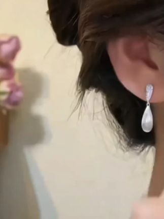 精致精灵风满镶水滴耳钉         #优雅气质  #美出高级感  #爱了爱了  #这也太好看了 #风满镶水滴耳钉