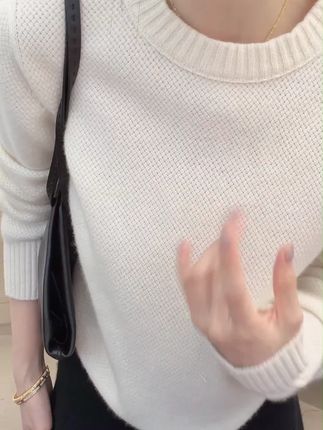 【珍宝款】是羊绒界的 “软黄金”! 康赛妮 A 类羊绒细腻如云朵,BV 编织自带高级感,圆领百搭实穿,轻盈保暖又显贵气。 #康赛妮A类羊绒毛衫 #BV编织高级感针织 #秋冬珍宝款羊绒衫 #zblues #外贸家