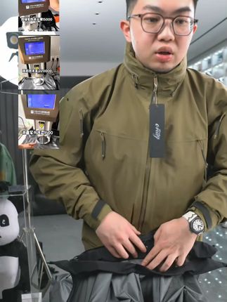 #军鸟 #户外穿搭 #冲锋衣