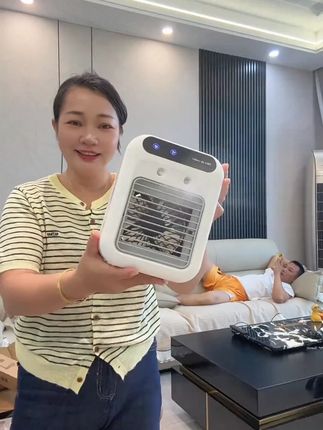 吹出来凉飕飕的,好舒服啊,就像个移动的小空调一样,走哪儿用哪很方便#空调扇