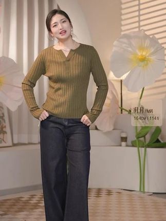 纸片人2.0 | 超细绵羊毛 V领极简风百搭针织打底衫#秋季穿搭 #今天穿什么