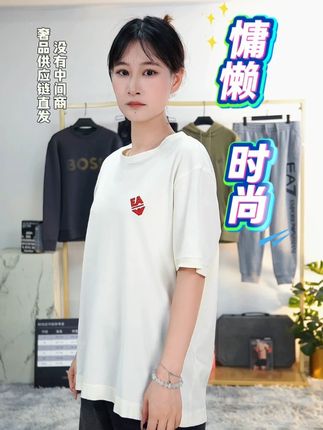 慵懒时尚象牙白,低调内敛老钱浅棕色,阿玛尼男士奢侈品t恤。 #阿玛尼男装 #奢侈品男装 #老钱风穿搭 #痞帅穿搭 #慵懒感穿搭