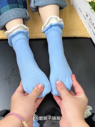 立秋了,该给女儿换袜子了 这款双袜口的棉袜,时尚又好看,搭配小裙子小裤子都好看!#儿童袜子 #宝妈推荐 #棉袜 #秋冬新款 #时尚好穿
