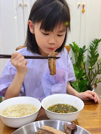 这款安格斯牛肋条,我回购不下20次了,真的不仅品质好,价格还便宜!清炖的做法既能大口吃肉,汤里放点蔬菜萝卜特别鲜!#超便宜超划算 #牛肉 #牛肋条 #牛肋条做法 #妈呀太香了 @DOU+小助手 @DOU+上热门