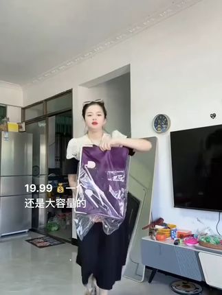 这个旅行包实在太方便了,容量特别大,结实耐用,颜值也在线,出去旅游旅行或者回老家,装衣服洗漱用品都特别方便,趁着价格划算,赶紧囤上两单吧#大容量旅行包 #旅行必备 #暑假嗨玩计划