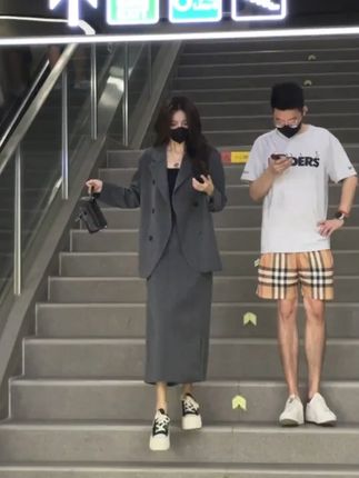 #张予曦毕雯珺真拍了红裙抱 #深情眼 #张予曦 #毕雯珺