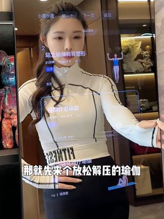 在家随时跟着智能健身镜，明星教练1v1指导，18大类课程全家用，还能唱歌听音乐玩游戏#小度小度 #居家锻炼   #小度添添智能健身镜   #好身材练起来  #一只橘