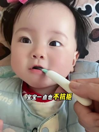 用它早晚给宝宝刷,宝宝喝奶真的更香了! #宝宝不喝奶怎么办  #宝宝舌苔  #宝宝舌苔刷  #佳尔优优奶渍刮刮棒