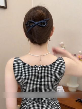 这款蝴蝶结扭扭夹安全好用还不磕后脑勺#气质发夹 #头饰发饰 #编发盘发 #扭扭夹使用方法 #蝴蝶结扭扭夹