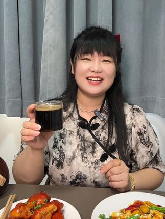 蚨兴馆正宗即墨黄酒,百年的醇厚,一口就让你爱上#故事与酒 #黄酒 #蚨兴馆即墨黄酒 #品酒品人生 #酒文化
